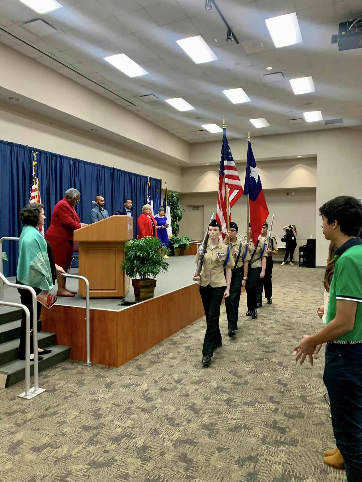 Lone Star Library Cypress - 1b8h87v