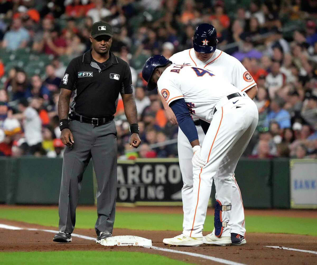 Astros and the dilemma of using Yordan Álvarez in the outfield