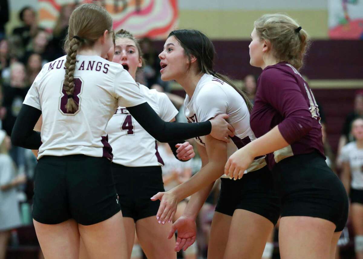 Volleyball: District 21-5A leader Brenham sweeps Magnolia West