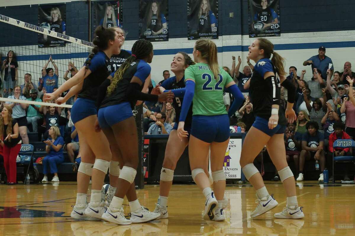 Friendswood celebrates a point against Manvel Tuesday, Sep. 27, 2022 at Friendswood High School.