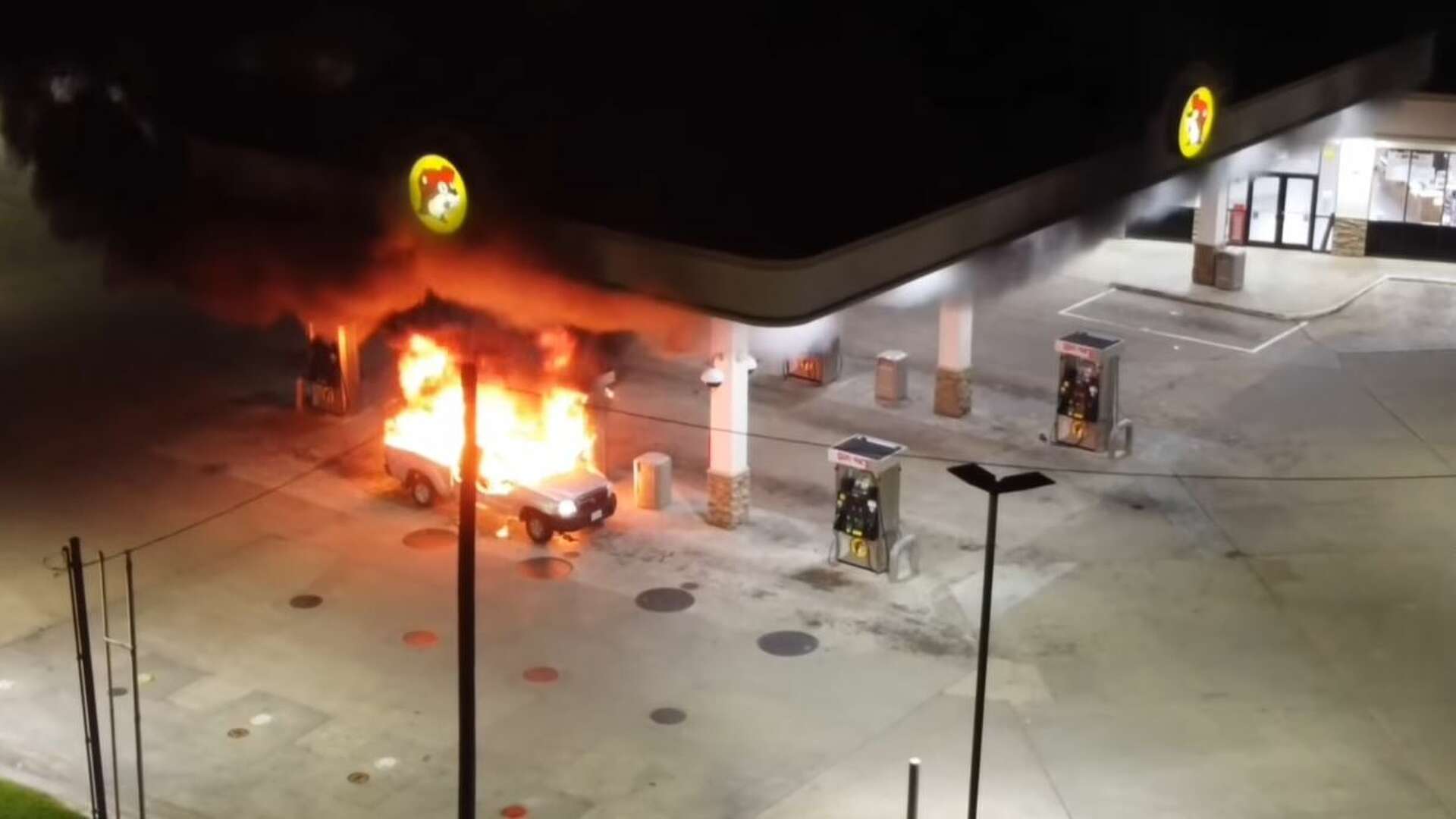 Video: Texas man sets fire to his truck at Buc-ee's