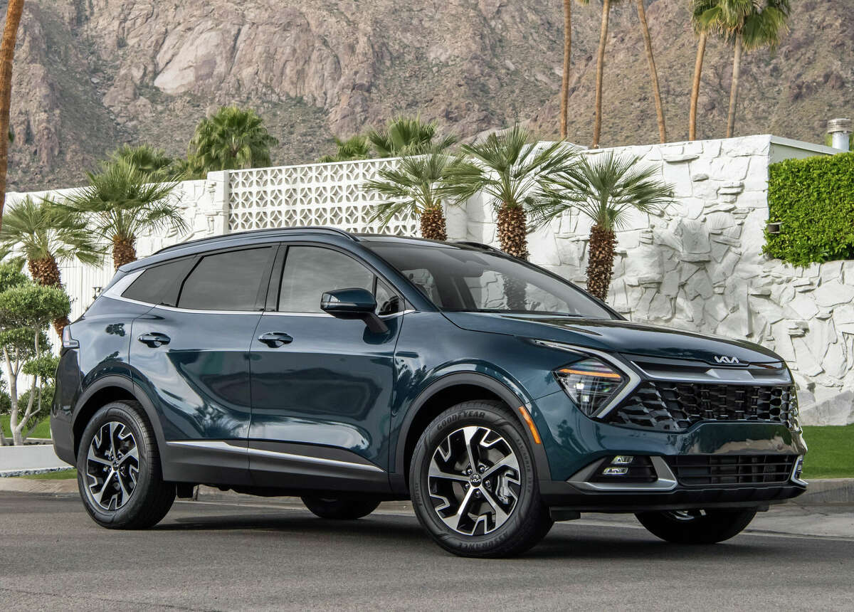 Kia offers updated Sportage SUV with available gaselectric hybrid