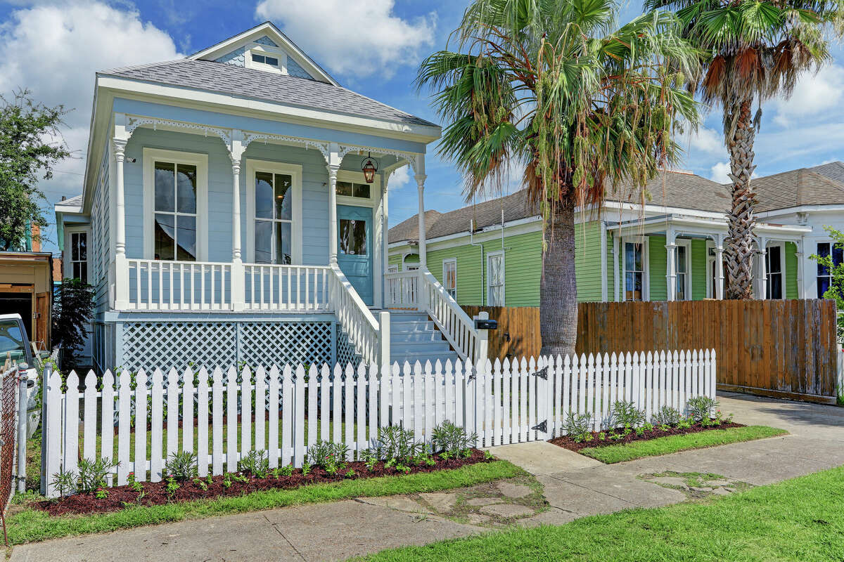The Galveston home was built in 1890 and is currently found on the Gulf Coast housing market. 