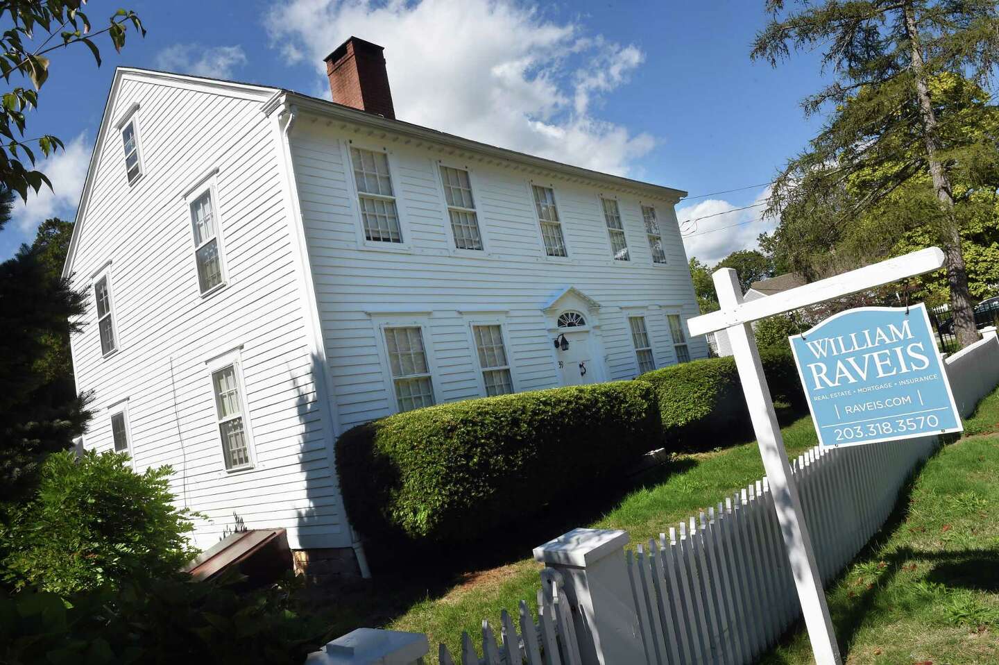 Former Gov. Rowland buys house on Waterside Lane in Clinton