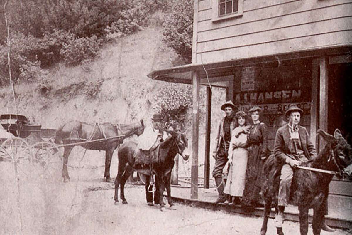 Hotel in Canyon, California, circa 1890s. 