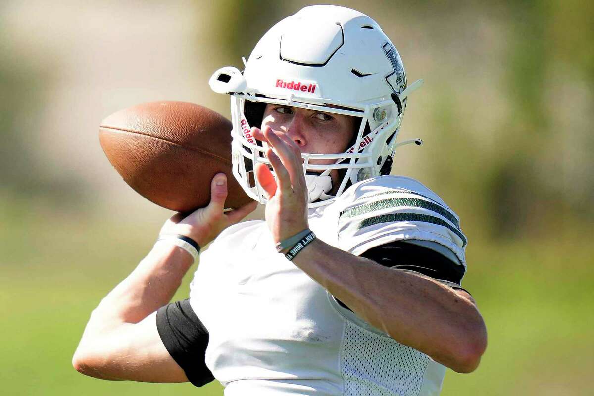 High school football Kingwood Park, La Porte to face off