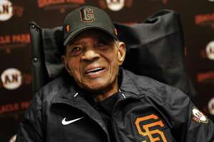 All-time Giants great Willie Mays lights up Oracle Park with surprise visit