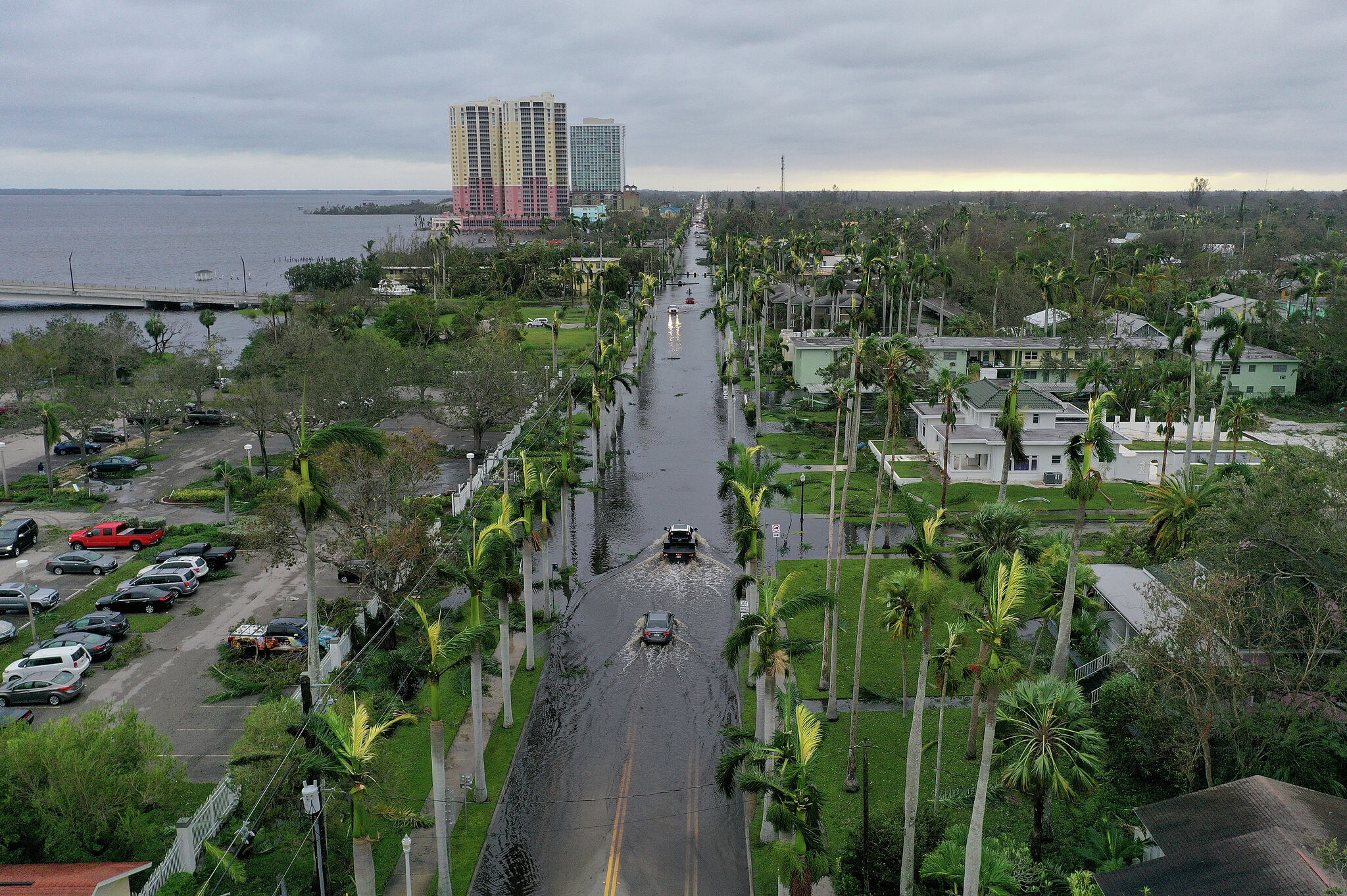 Sanibel Causeway crumbles into gulf as Hurricane Ian batters Florida