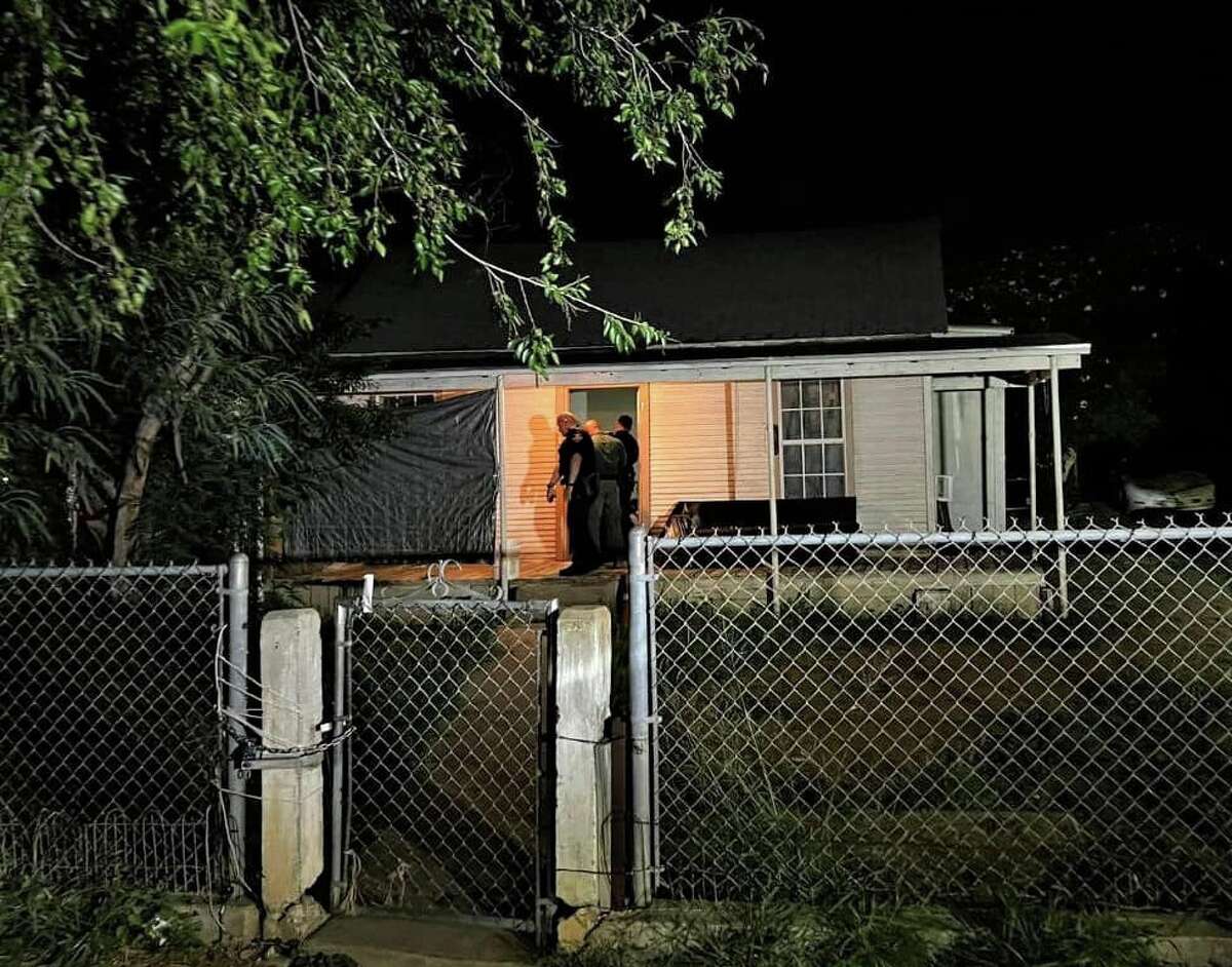 A stash house was discovered in central Laredo on East Musser Street containing 26 people in the country illegally on Monday, Sept. 26, 2022.