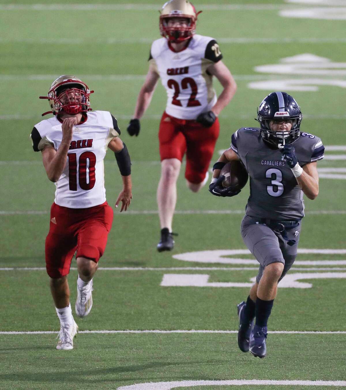 Return of quarterback sparks College Park in win over Caney Creek