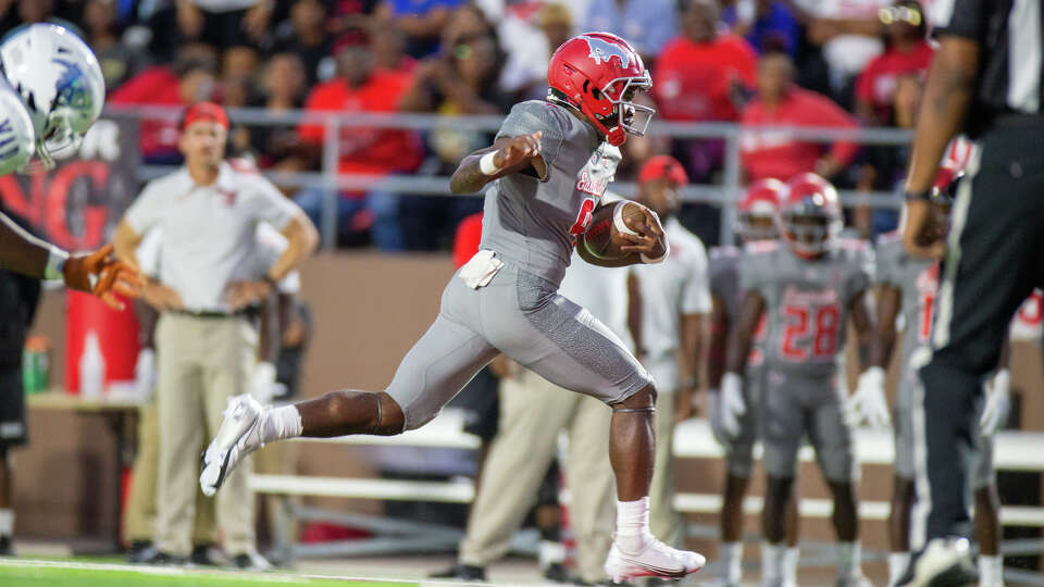 North Shore Mustang QB Kaleb Bailey (9) runs out of the pocket to pickup yards in the first half of action during a District 21-6A high school football game between C.E. King at North Shore at Galena Park ISD Stadium in Houston, TX, September 29, 2022.