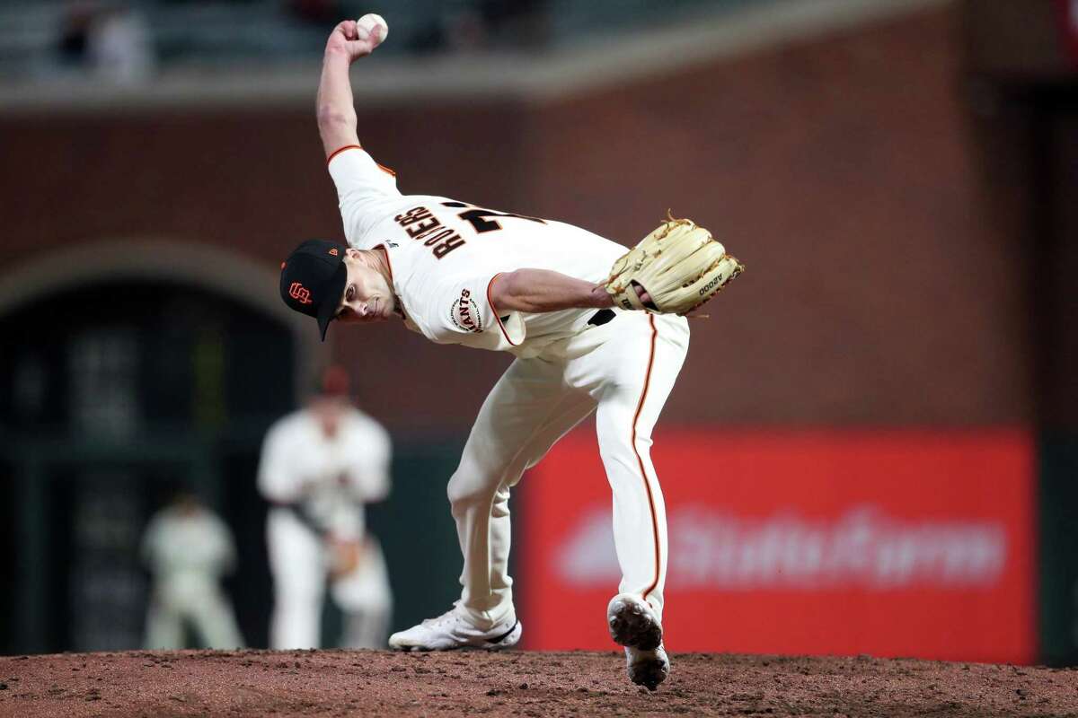 Giants reliever Tyler Rogers throws a pitch that defies gravity — or