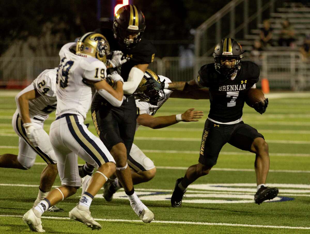 OK3Sports coverage of the high schooll football game featuring the Warren  Warriors and the Brennan Bears - OK3Sports