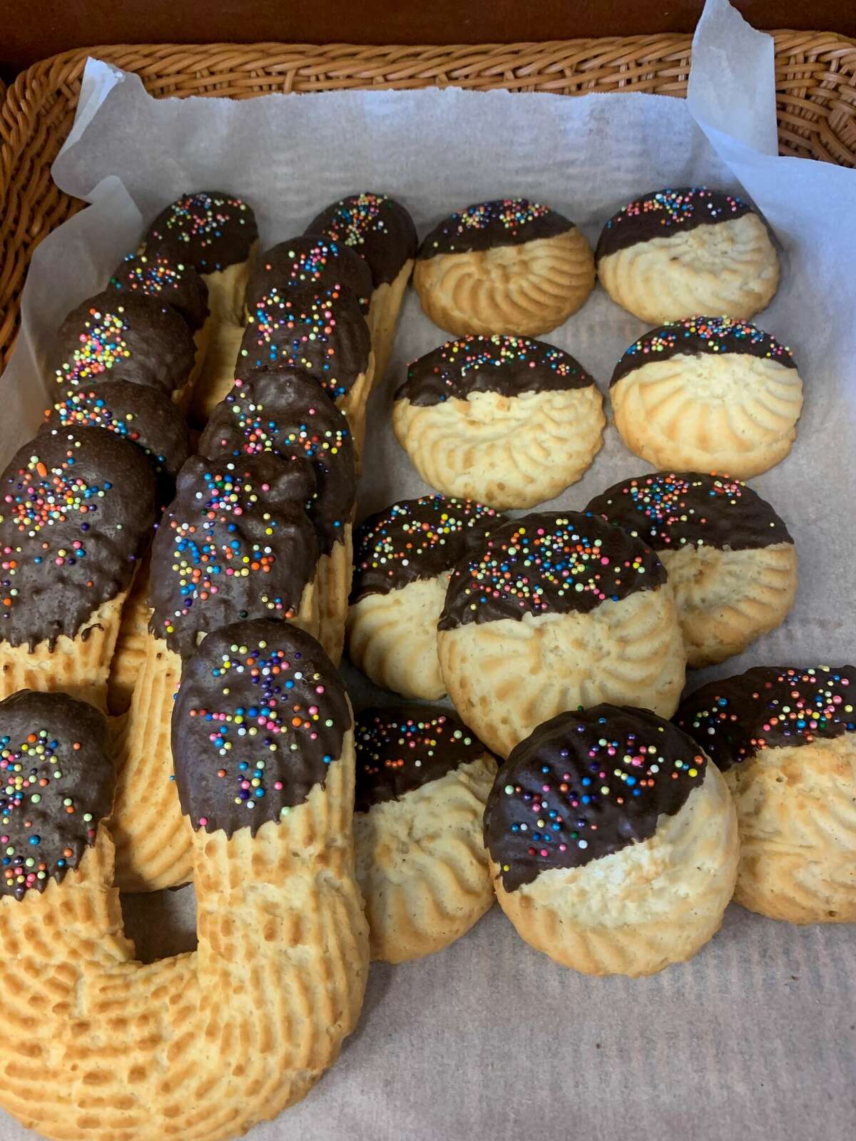 El Cisne Bakery opens offering Ecuadorian treats in New Milford