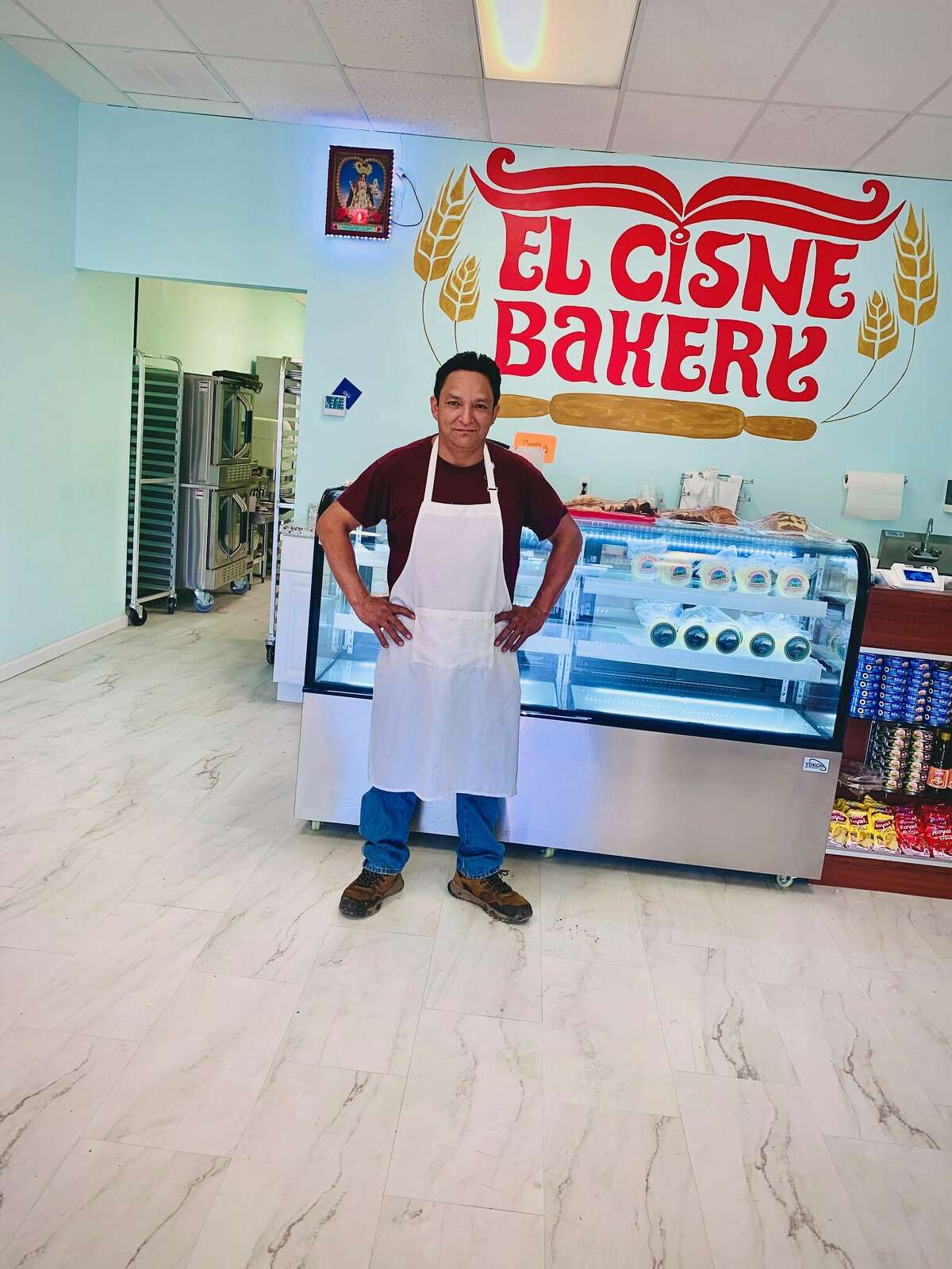 El Cisne Bakery opens offering Ecuadorian treats in New Milford