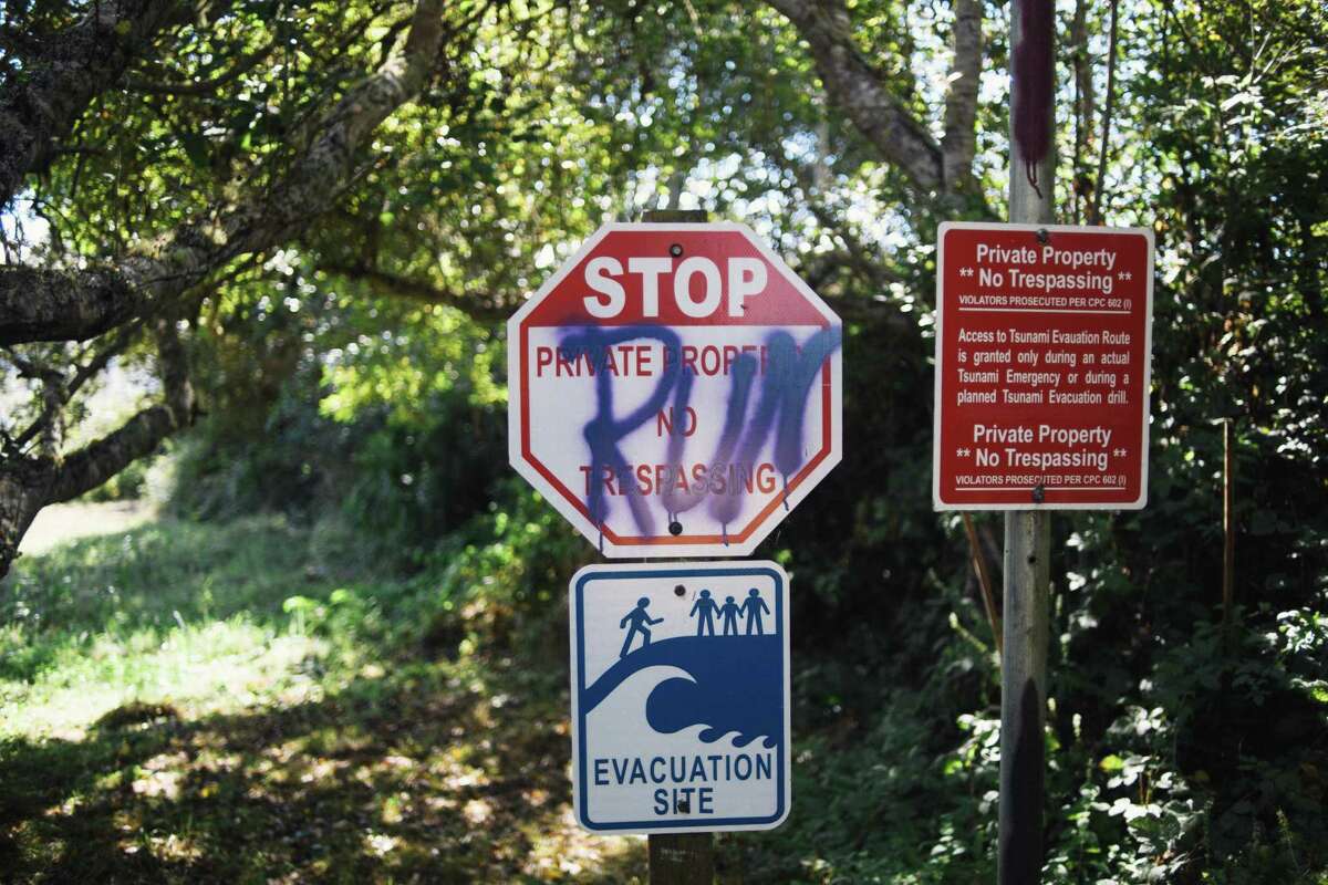 End of the tsunami evacuation path in King Salmon, Calif. on Sep 19, 2022. Beyond the sign is the Humboldt Bay Independent Spent Fuel Storage Installation (ISFSI). The sea level is expected to rise 3 feet by 2060 in Humboldt Bay, the fastest rate on the West Coast. Worsened by tectonic activity, sea level rise threatens residences, stored waste from a decommissioned nuclear plant, wastewater treatment plants, and part of Highway 101 that connects Eureka and Arcata.