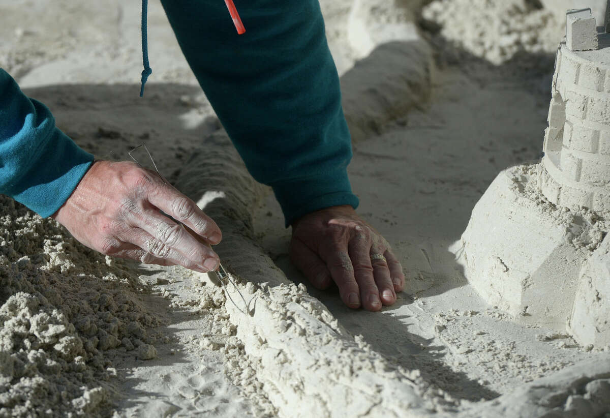 'Shark Tank' sand sculptor crafts castle at Candlewood Lake
