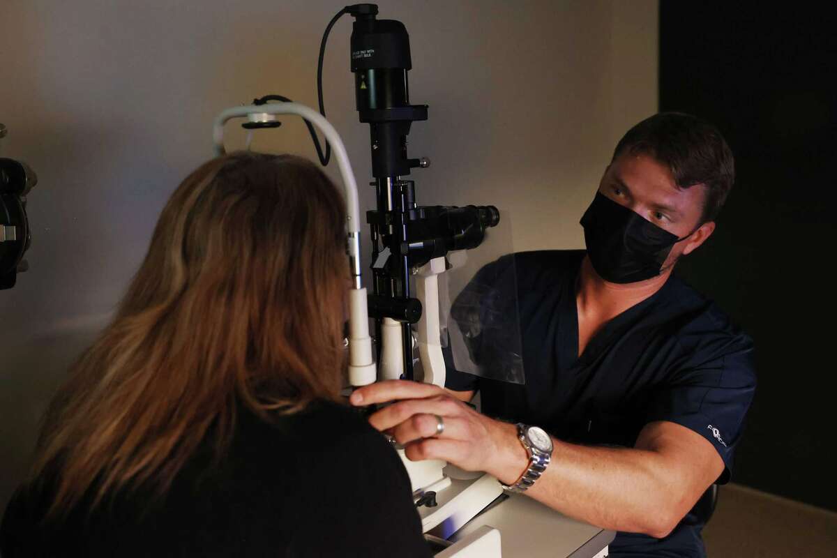 Ophthalmologist brings light into homeless patients’ lives