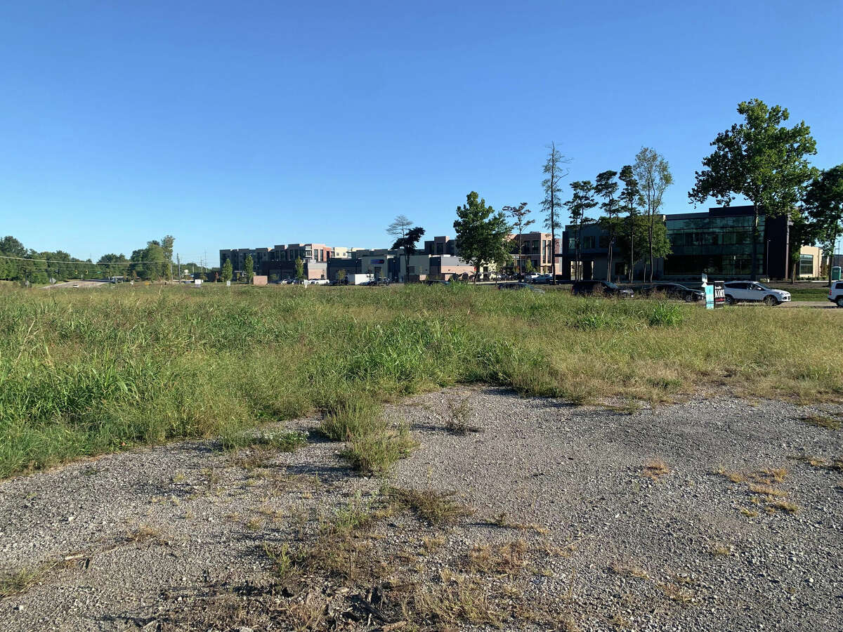 Edwardsville's Administrative and Community Service (ACS) meeting approved a contentious zoning change Thursday, 3-0. It was revealed that Robert Plummer owns the 3.78-acre site and his aim is to put a hotel there.