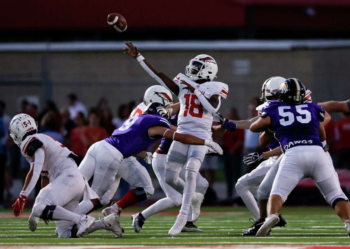 St. Thomas' Donte Lewis quarterbacked a 35-14 victory over Kinkaid on Friday night as the Eagles remained unbeaten. 