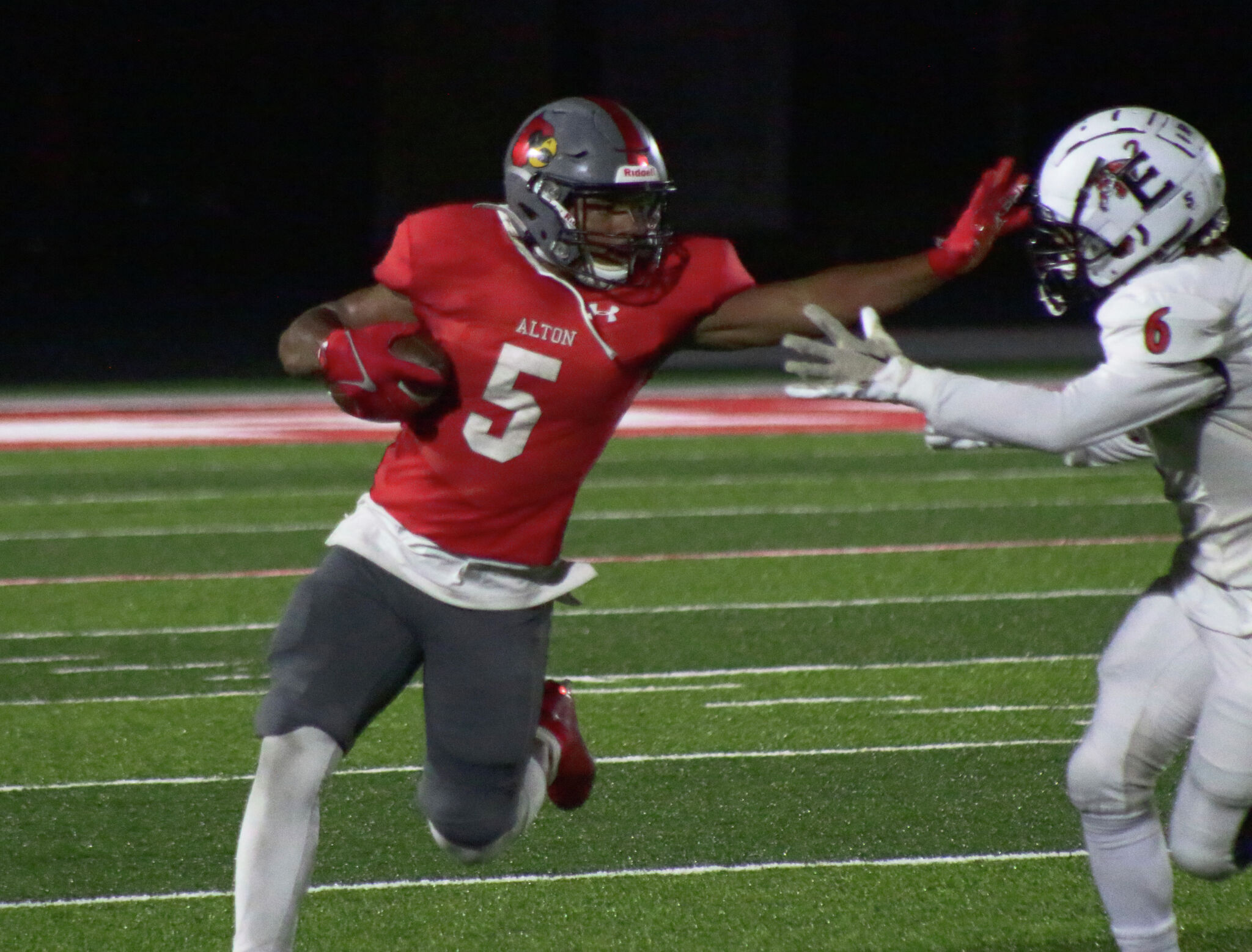 Edwardsville Tigers playoff eligible after 516 win over Alton