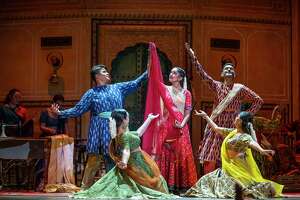 莫扎特的莱亨加斯?两位评论家在思考一部移植到印度的歌剧的影响范围