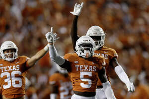Texas bounces back with win over West Virginia