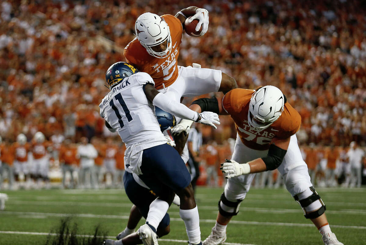 UT Longhorns bounce back, defeat West Virginia Mountaineers