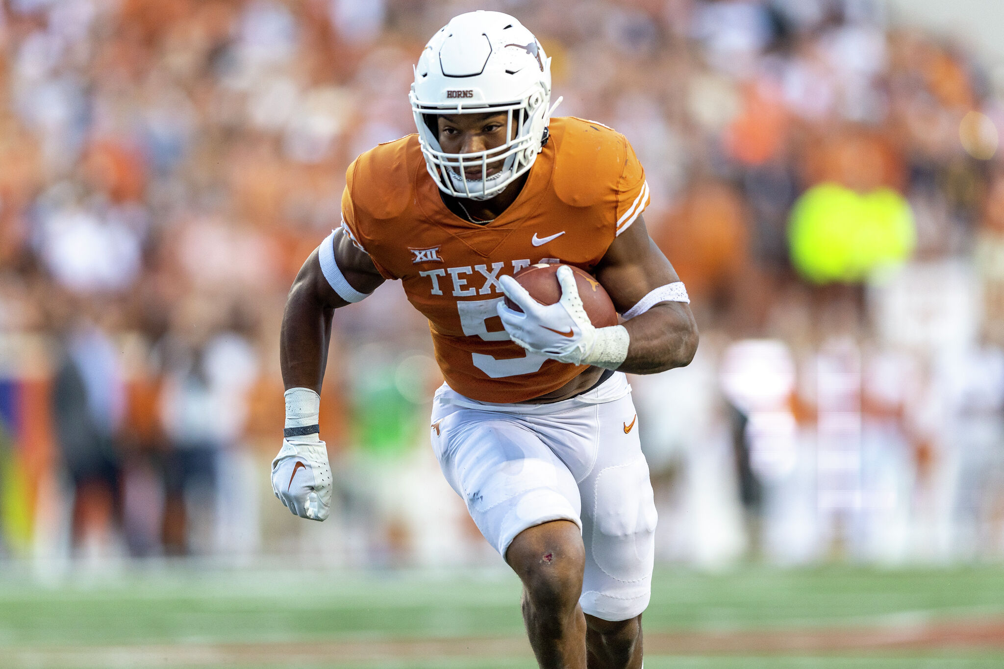 LOOK: Steve Sarkisian, Texas players arrive to Alamo Bowl