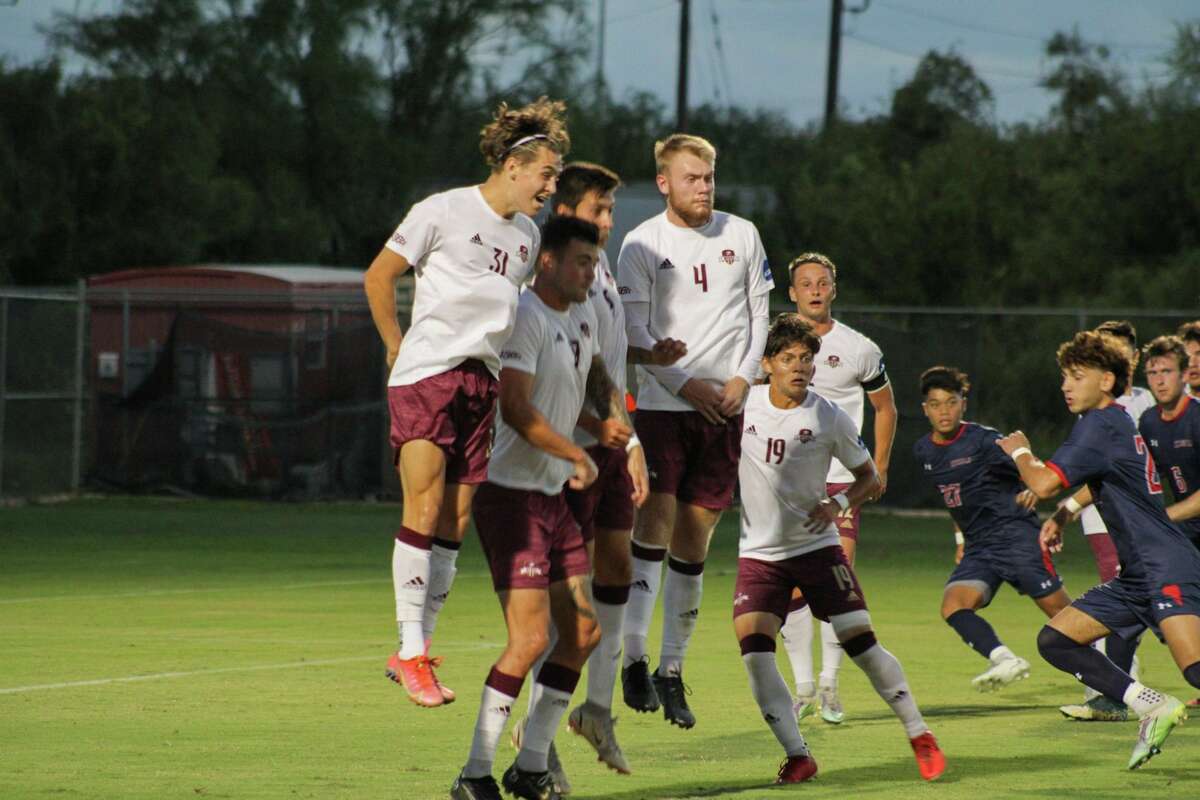 The Dustdevils found themselves 4-1 down at the half before eventually falling 5-2 at the end of the 90 minutes. 