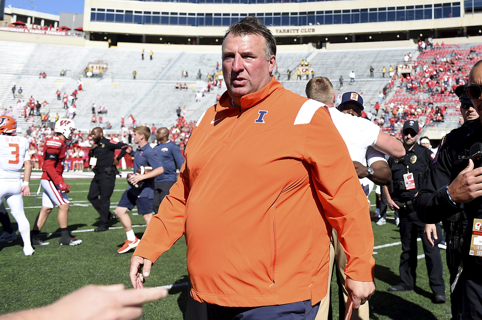 Wisconsin uses running game to roll over Illinois 24-0