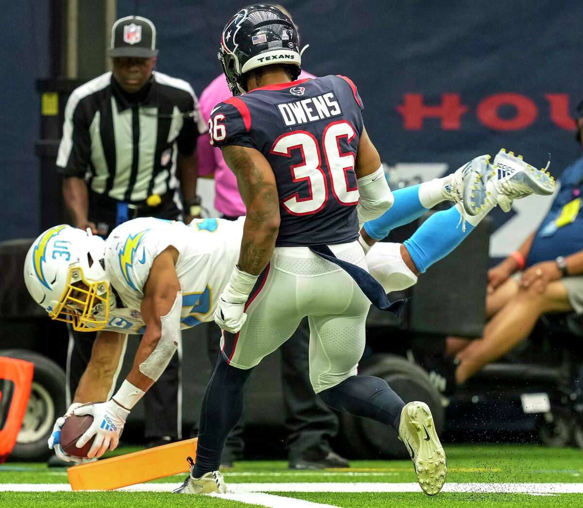 Houston Texans tight end O.J. Howard (83) warms up before an NFL