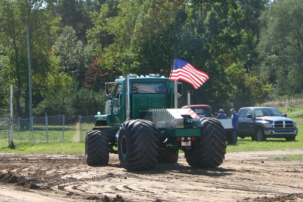 Morley Celebration on the Pond hosts Hometown Pull