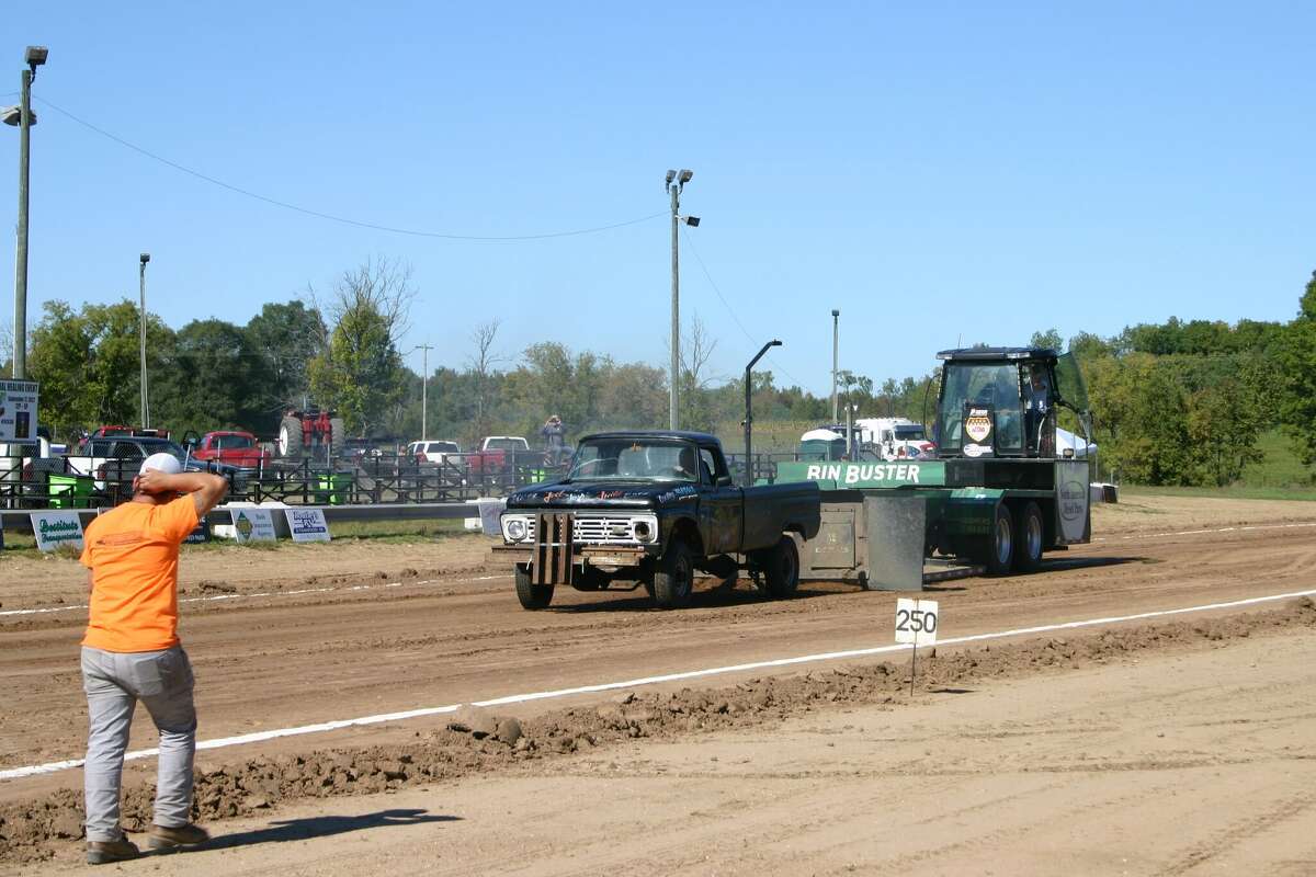 Morley Celebration on the Pond hosts Hometown Pull