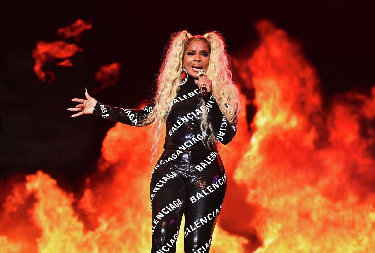 Mary J. Blige 'Good Morning Gorgeous' Tour Looks: Photos –