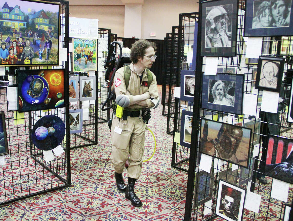 Costumes abound as sci-fi/fantasy convention returns to Collinsville