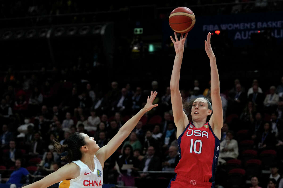 United States' Breanna Stewart, right, shoots over China's Zhang Ru during their gold medal game at the women's Basketball World Cup in Sydney, Australia, Saturday, Oct. 1, 2022. (AP Photo/Rick Rycroft)