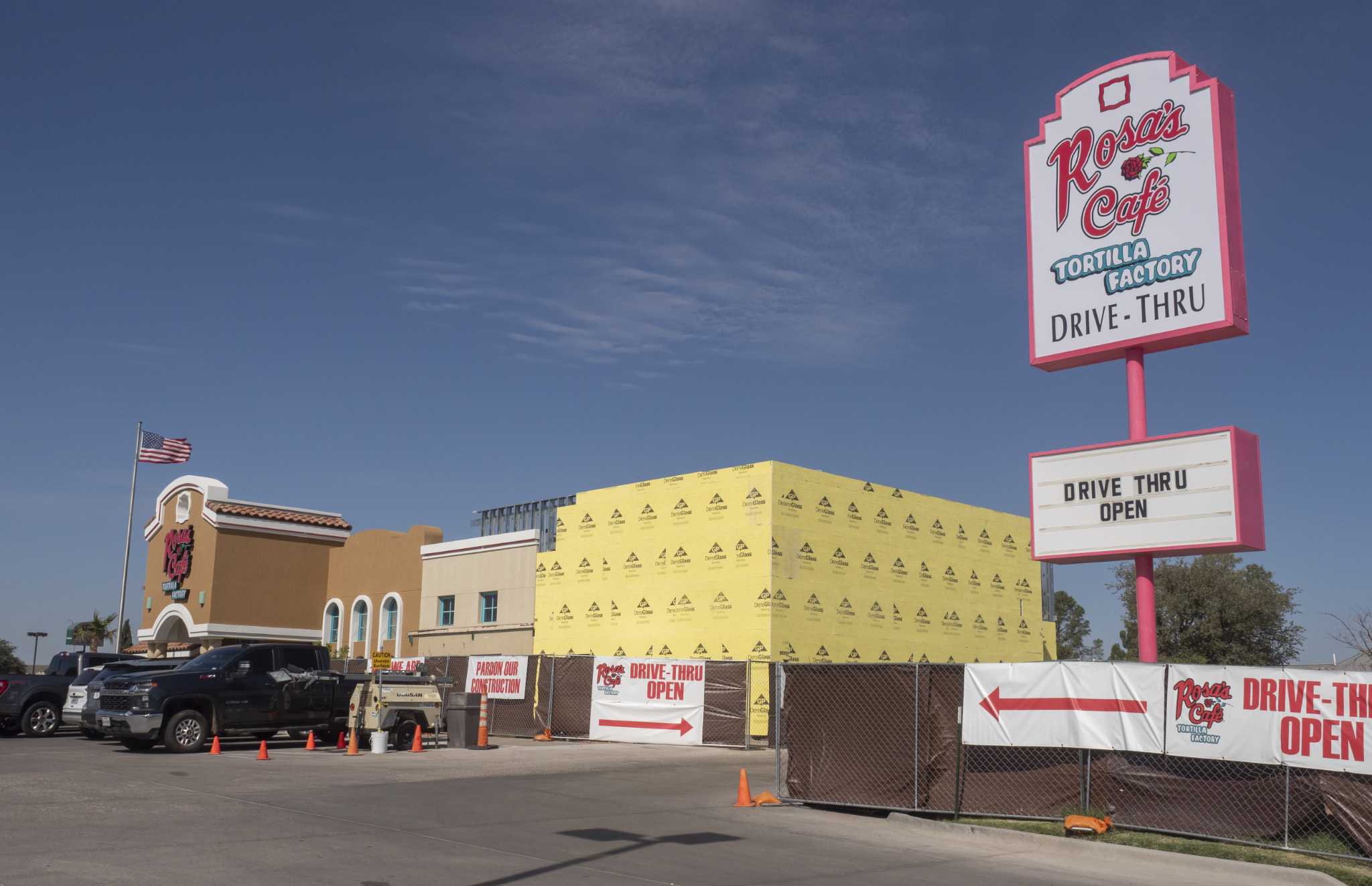 What's going on at Rosa's Cafe on Midland Drive in Midland?