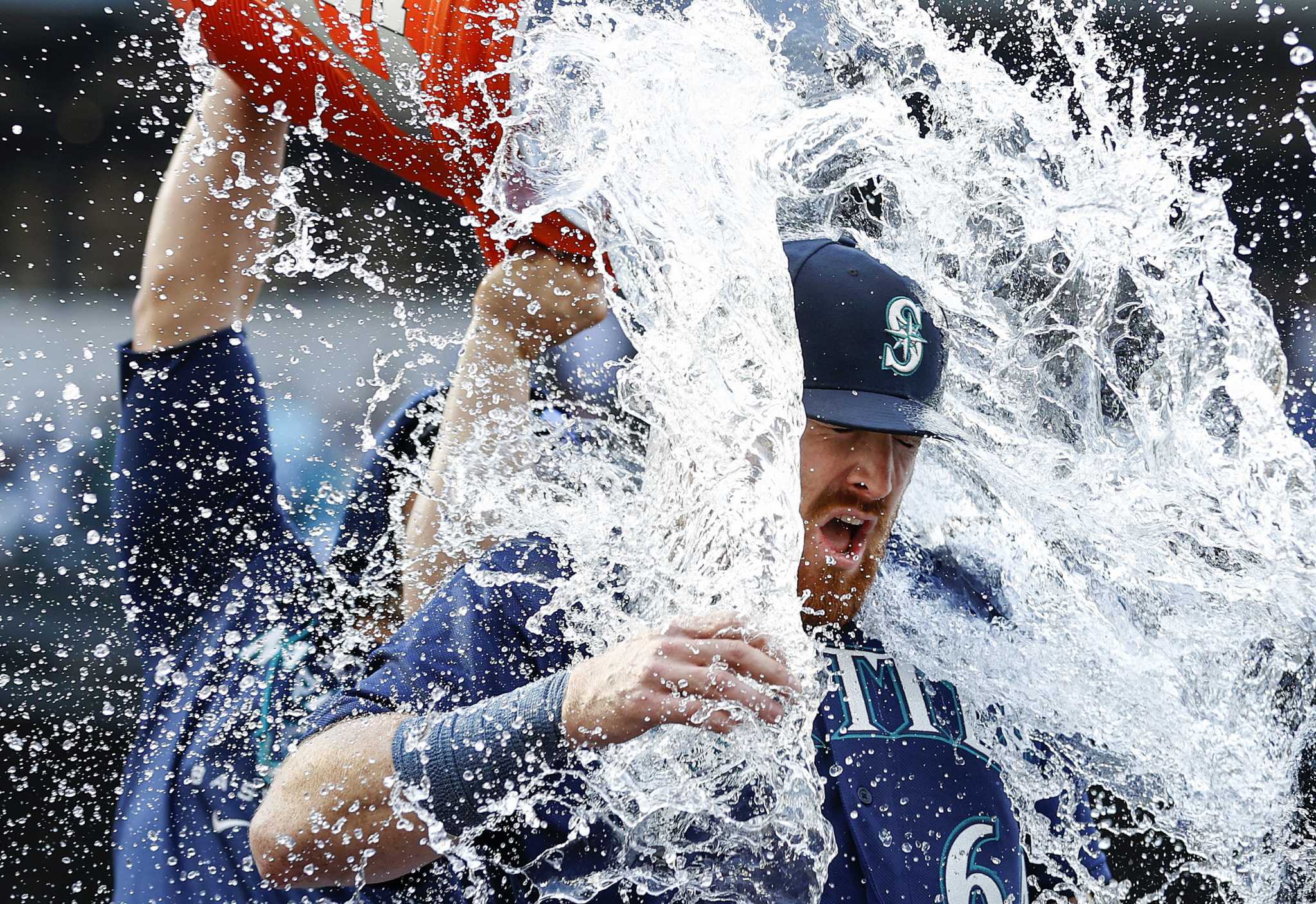 Mariners Clinch First Postseason Berth Since 2001 on Walk-Off Home Fun