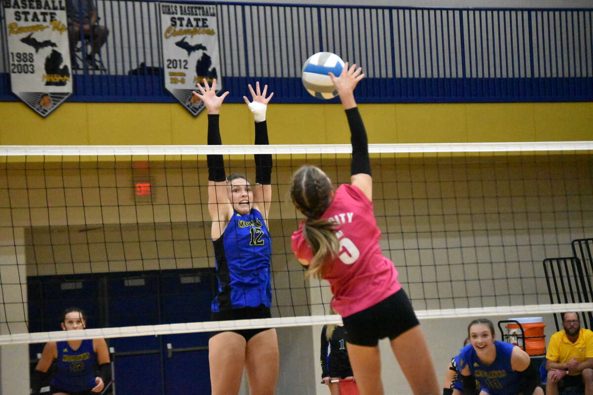 Women's Performance Game Short - Volleyball Town