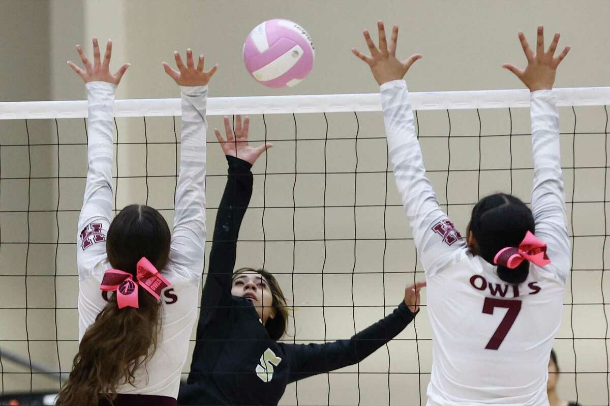 Highlands volleyball maintains playoff positioning
