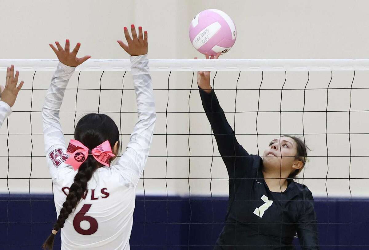 Highlands volleyball maintains playoff positioning