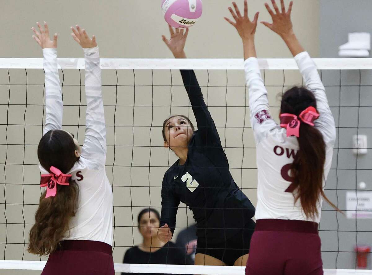 Highlands volleyball maintains playoff positioning