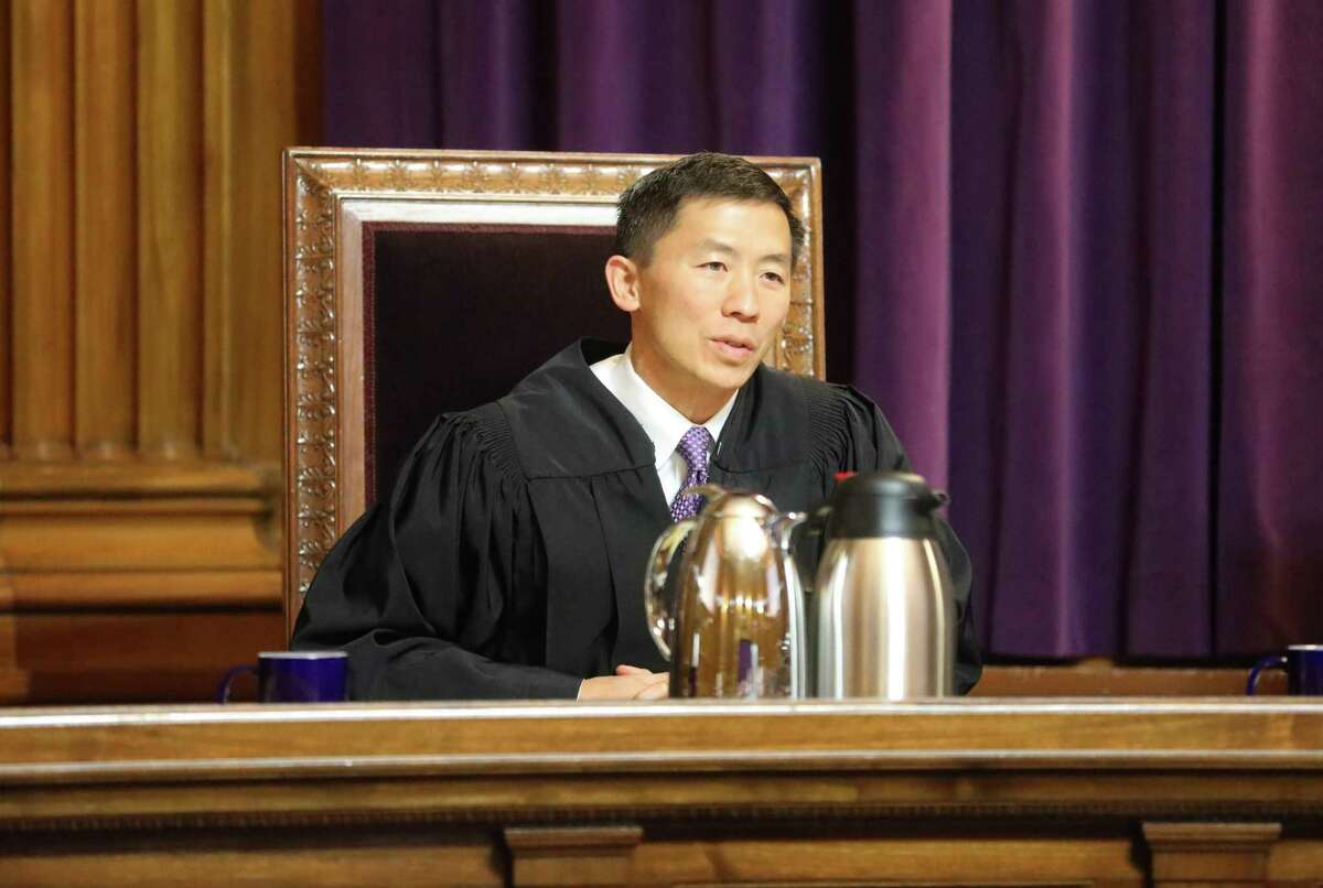 选民将在11月决定是否保留加州最高法院法官古德温·刘，他曾是加州大学伯克利分校的法学教授。