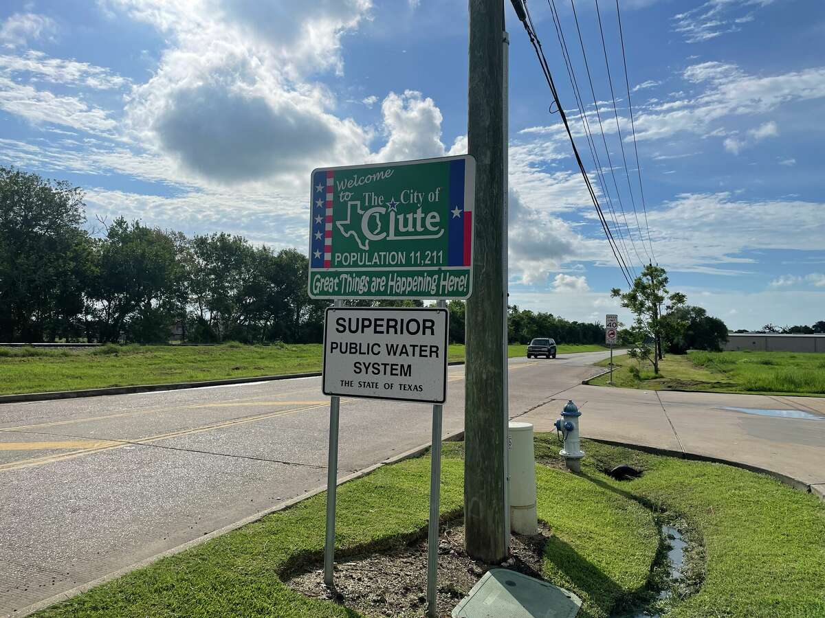 Welcome to Clute ... or Lake Jackson, outside Buc-ee's No. 1.