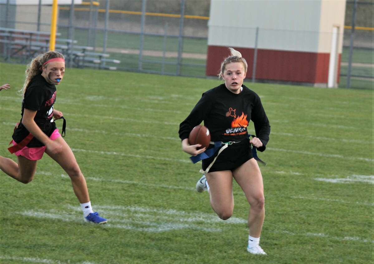 How the MHS juniors won homecoming powderpuff finals