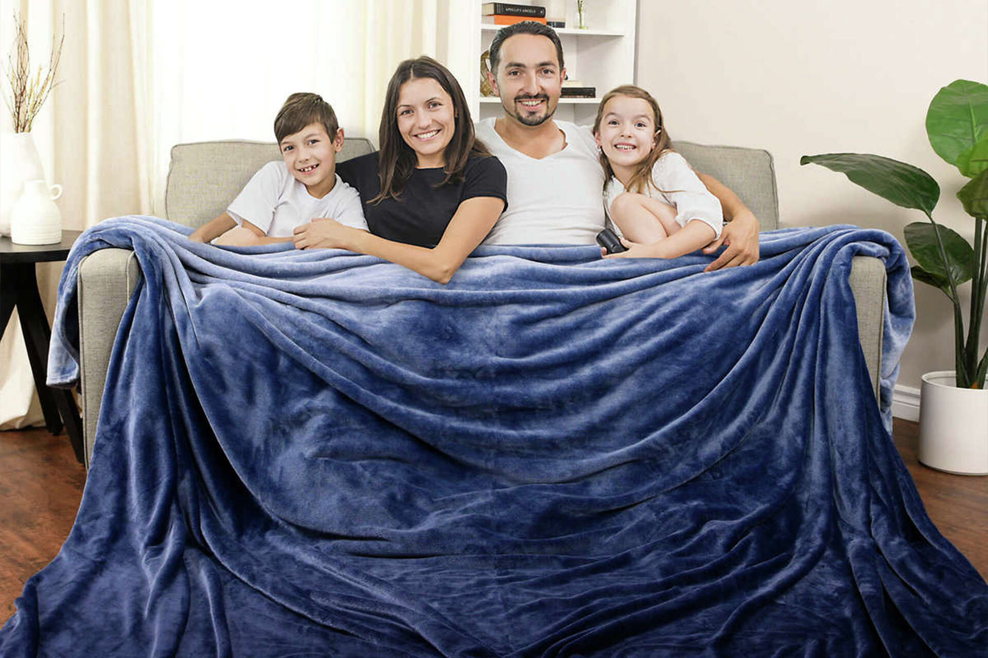 Life comfort family blanket 10 feet wide bigger than king size blanket new good blue