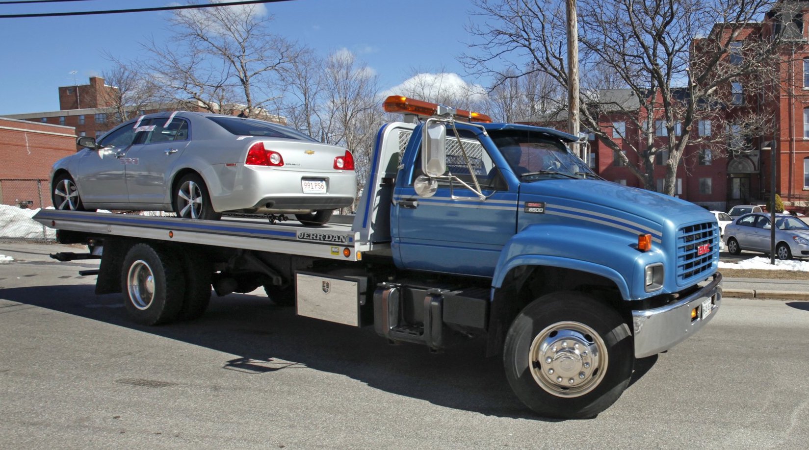 do-you-need-a-cdl-to-drive-a-tow-truck