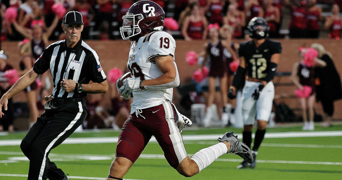 KATY, TX -OCTOBER 6: Cinco Ranch Cougars wide receiver Noah Abboud (19) scores in the first quarter during a high school football game between Jordan Warriors and the Cinco Ranch Cougars October 6, 2022 at Rhodes Stadium in Katy, Texas. (Photo by Bob Levey/Contributor)
