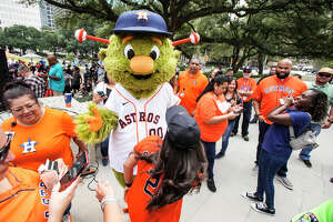 Astros rally with mayor, fans at City Hall ahead of 2022 playoffs